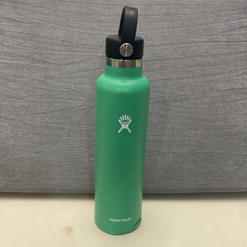 24 OZ Hydroflask water bottle